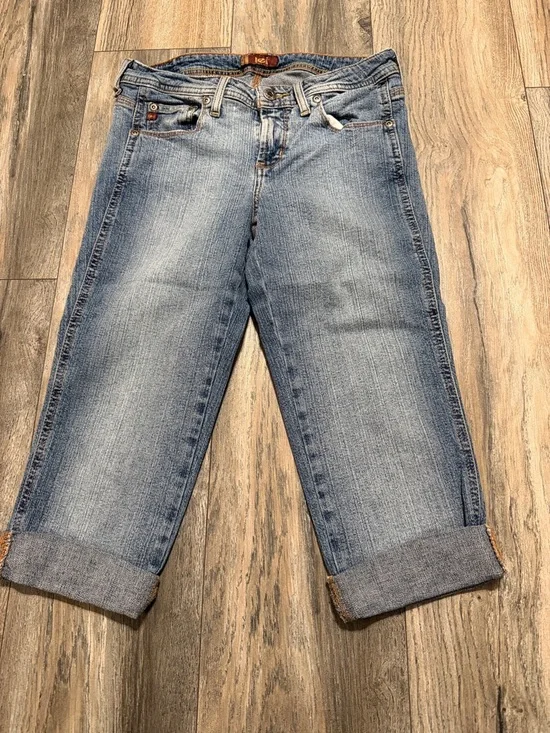 lei Light Blue Washed Capris Jeans - Picture 1 of 8